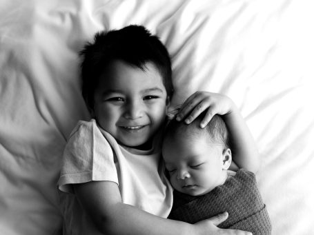 Toddler and baby family photography session in Ivinghoe, Buckinghamshire